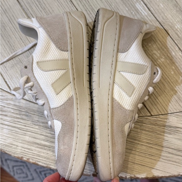 Veja V-10 B-MESH WHITE NATURAL PIERRE women’s size 7 - Picture 10 of 10